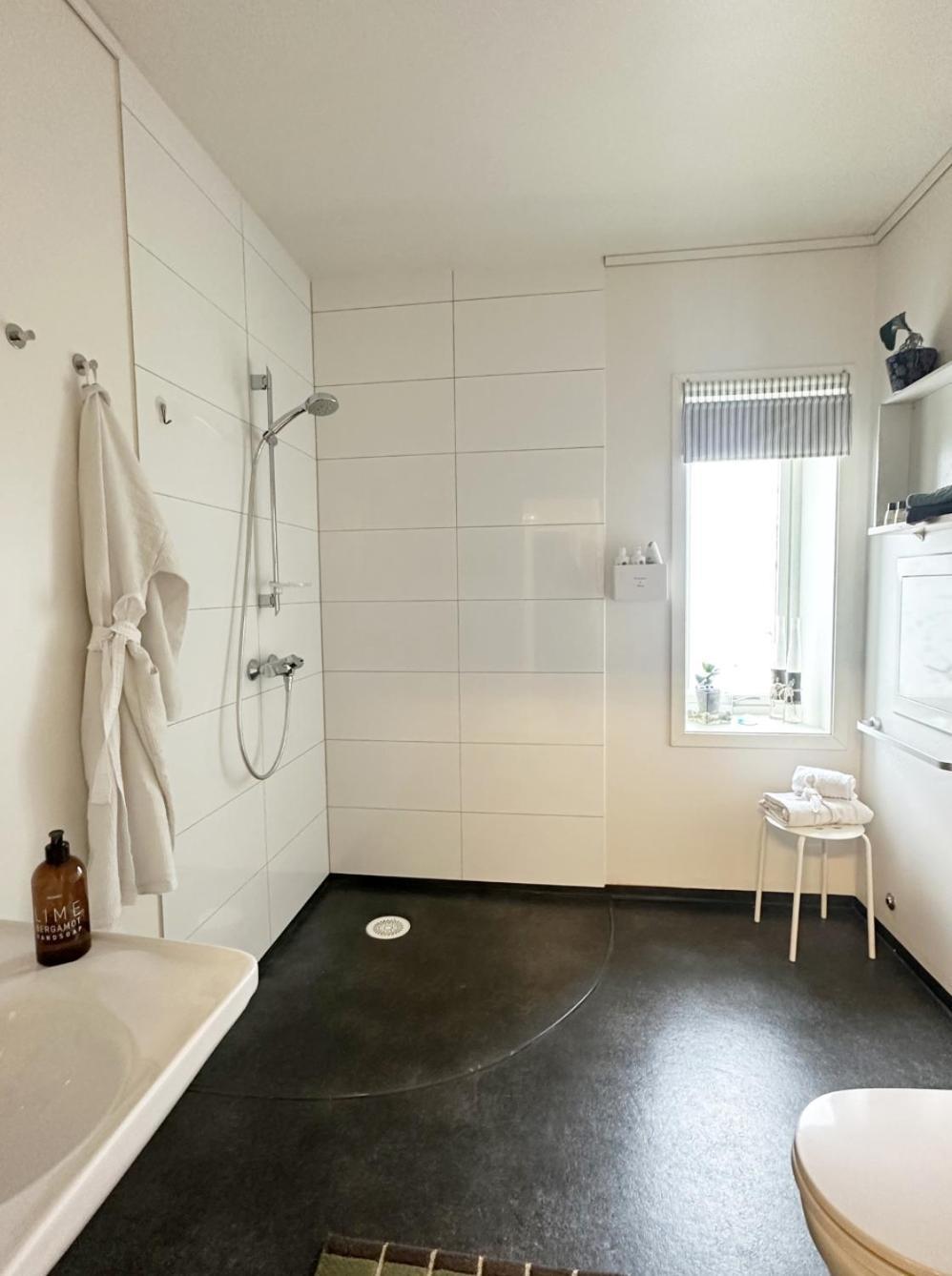 Saga, Et Unikt, Sjarmerende Badehotell Med Fa Rom, Sauna Og Badebrygge - Inderoy Straumen  Exterior foto
