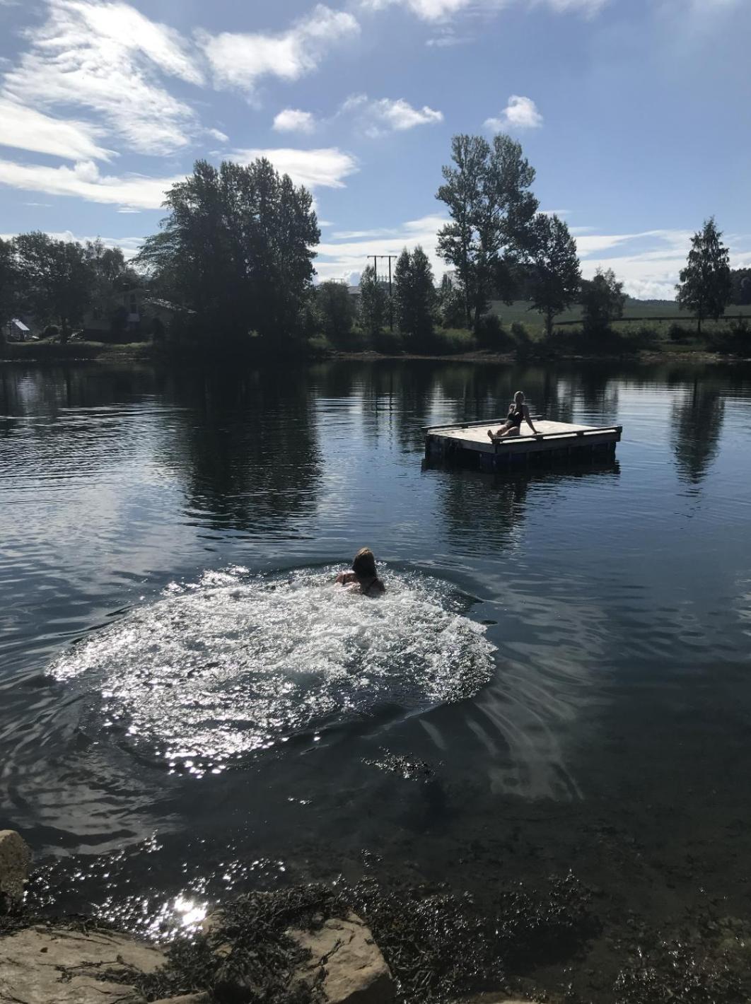 Saga, Et Unikt, Sjarmerende Badehotell Med Fa Rom, Sauna Og Badebrygge - Inderoy Straumen  Exterior foto